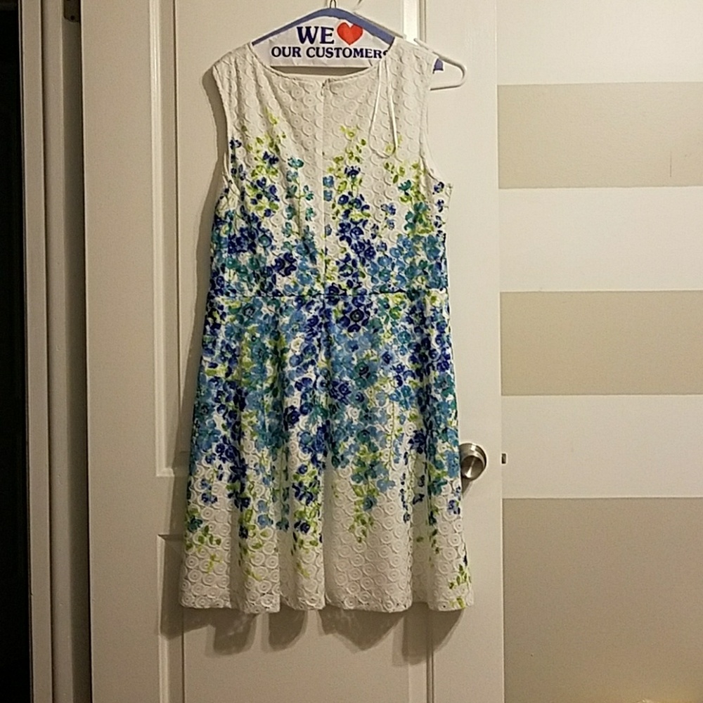Dress - Picture 2 of 2